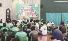 Mitra Grab di Bandung Meriahkan Ramadan dengan Tausiyah dan Bagi-bagi Takjil Gratis