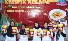 Manfaatkan Potensi Pesisir, Wanita Nelayan Sadulur Ganjar Ciptakan Produksi Keripik Kelapa