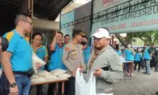 Bersama Komunitas, Polrestabes Bandung Gelar Pasar Murah