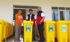 Ikut Atasi Masalah Sampah Masjid Raya Al Jabbar, MUJ Sumbang Ratusan Tempat Sampah