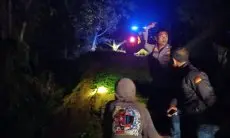 Ikuti Google Map, Pengemudi Toyota Rush Ini Malah Terjun ke Jurang di Sukawangi