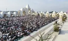 Perdana Digelar Shalat Idul Fitri, Warga Bandung Tumplek di Masjid Raya Al-Jabbar