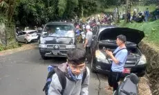 Mobil dan Motor Banyak yang Mogok di Jalur Alternatif Desa Pasir Angin, Puncak