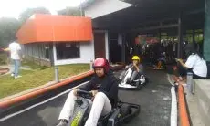 Pacu Adrenalin, Floating Market Punya Gokart Lembang Speedway untuk Rasakan Sensasi Adu Cepat Taklukan Lintasan