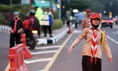 Raisya Pramuka Cantik yang Cegah Pemotor Masuk Jalan Tol Jagorawi 
