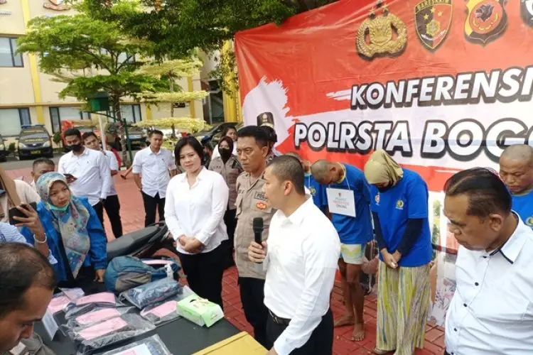 Polisi Amankan Wanita Cantik Pelaku Penipuan Modus Jual Beli Hewan Langka