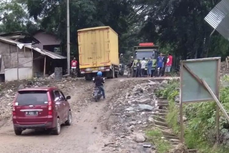 Jelang Arus Mudik, Pemprov Jabar Genjot Perbaikan Jalan Provinsi