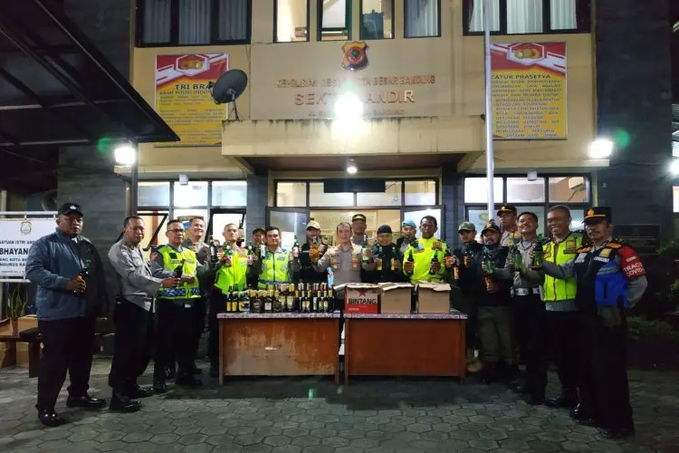 Jual Alkohol Saat Ramadan, Ratusan Botol Miras Disita Polsek Andir