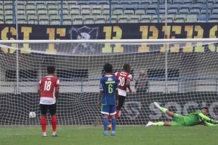7 Pertandingan Persib Selalu Kebobolan, Ini Alasan Luis Milla