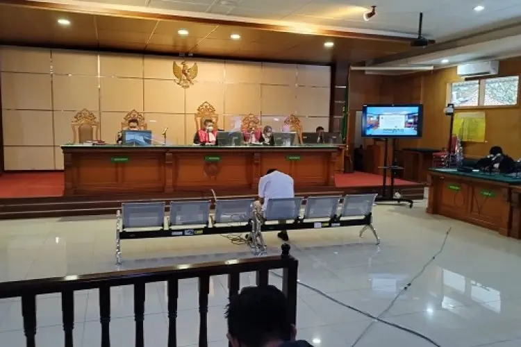 Tertunduk Lemas Divonis 4 Tahun, Ajay Siap Banding 