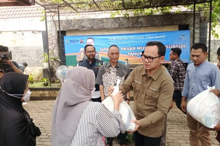 Agar Masyarakat Dapat Sembako Murah, Bima Buka OPM di Kecamatan Tanah Sareal