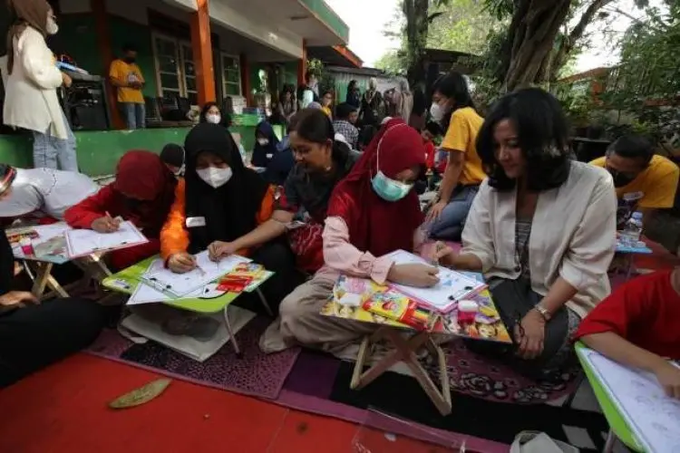AXA Mandiri Salurkan Bantuan Nasabah Asuransi Penyakit Kritis