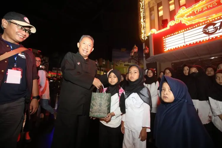 Pewarta Balai Kota Bandung Bahagiakan Anak Yatim dan Dhuafa Ajak Buka Puasa di Wana Wisata