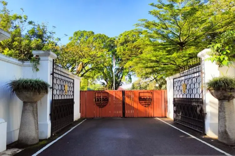 Wali Kota Bandung Dijemput KPK, Rumah Dinas Yana Mulyana Mendadak Sepi, Pintu Tertutup Rapat