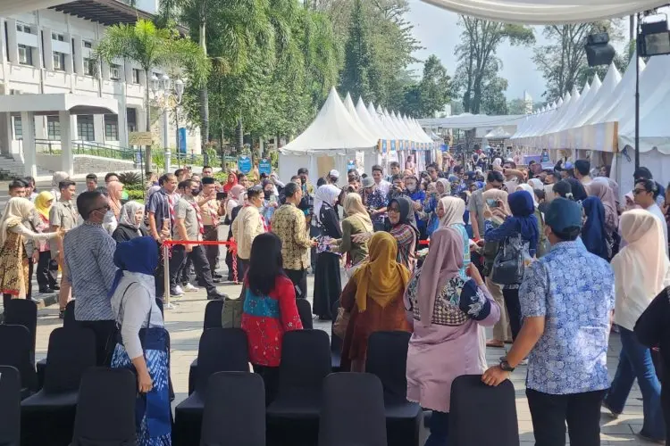 Alhamdulillah, Warga Serbu Bazaar Ramadan bank bjb 1444H di Gedung Sate