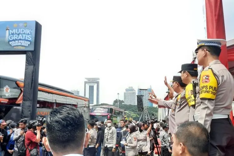 Kapolri-Menhub Lepas Ribuan Pemudik Program Mudik Gratis Polri Presisi
