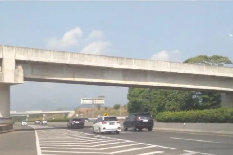 Kakorlantas : Jalan Tol Jakarta-Cikampek Arah Cipularang Lancar