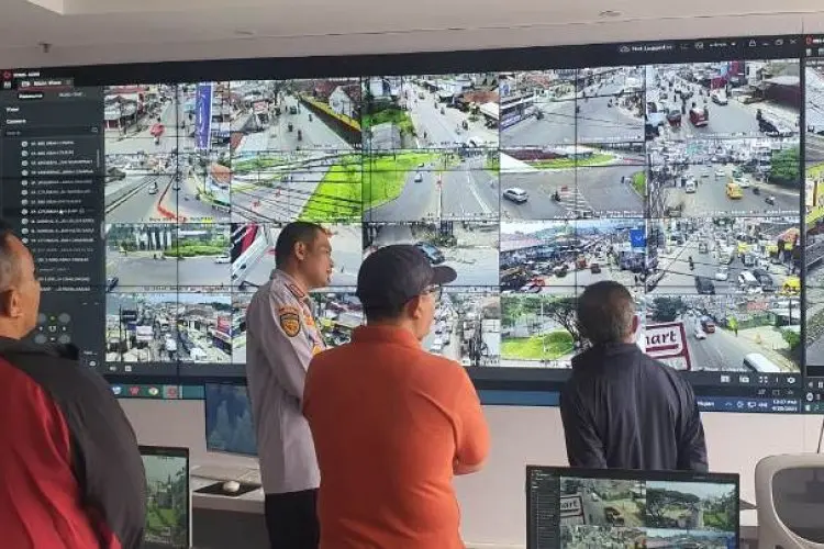 Sekda KBB Anyar Pesan Gini saat Pantau Situasi Mudik di Sejumlah Titik Kemacetan