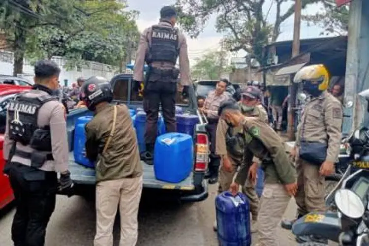 Cegah Gangguan Kamtibmas saat Lebaran, Polsek Majalaya Sita Ratusan Botol Miras