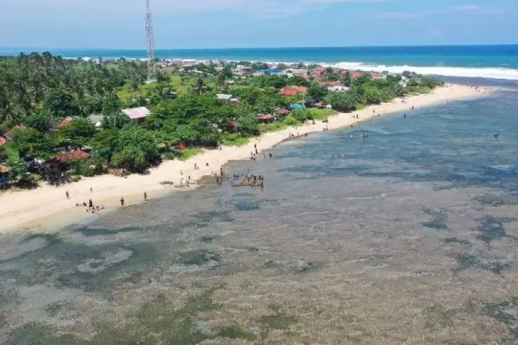 Kunjungan Wisatawan ke Pantai Sayangheulang di Garut Naik 20%