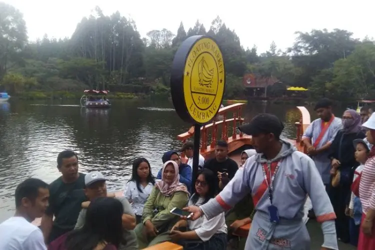 H+3 Libur Lebaran, Wisatawan Luar Daerah Serbu Objek Wisata Floating Market Lembang 