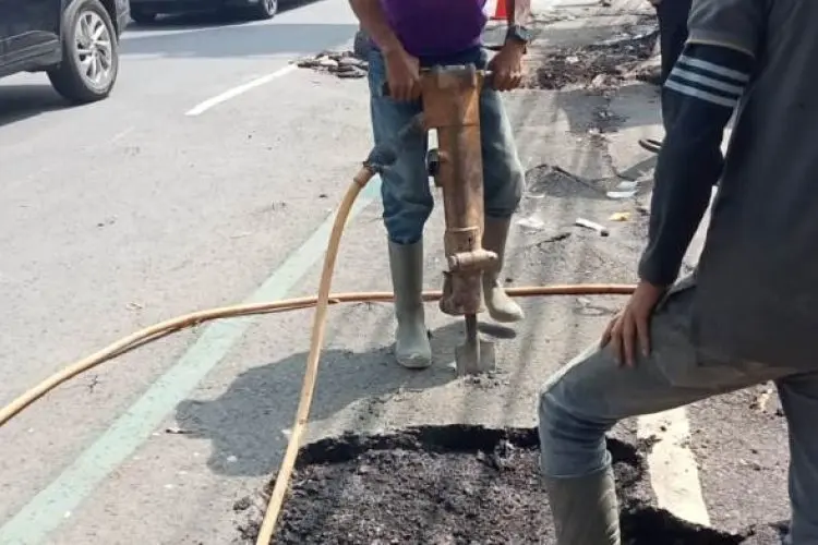 Pemkot Bandung Gercep Tangani Jalan Ambles di Cihampelas 