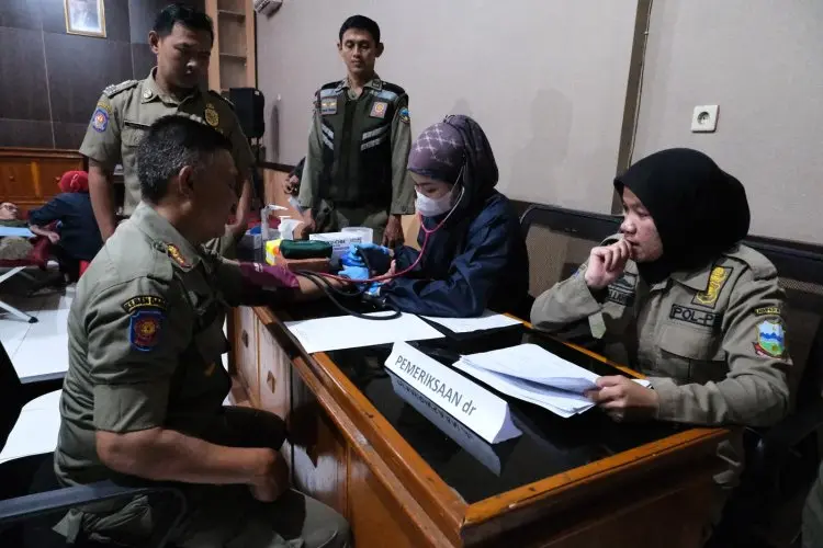 Donor Darah dan Santunan Warnai Peringatan Hari Satpol PP ke73 di Garut