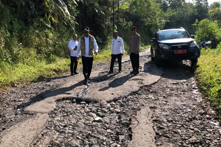 Pemkab Garut  Kucurkan Rp14 miliar Perbaiki Jalan Cihurip-Singajaya 