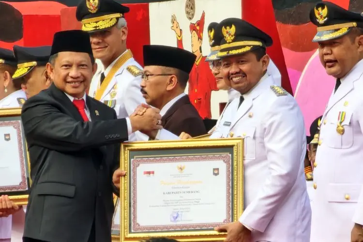 Sumedang Raih Penghargaan Terbaik Kedua Kinerja Pemda dan Parasamya Purnakarya Nugraha