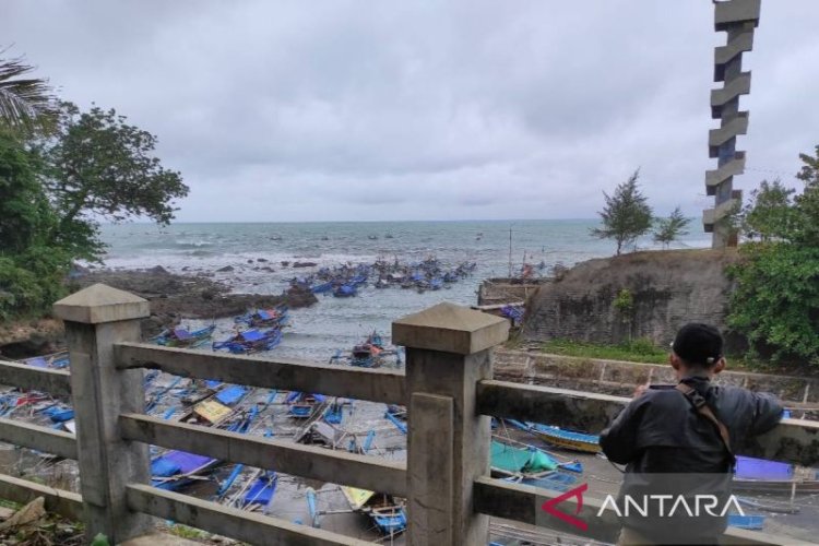 Cuaca Ekstrim dan Gelombang Tinggi, BPBD  Cianjur Minta Nelayan Tak Beraktivitas di Bibir Pantai