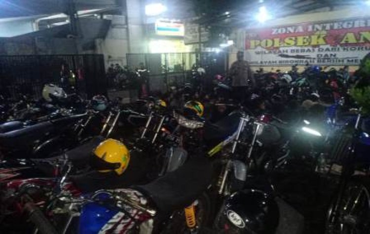 Polsek Andir Amankan Puluhan Motor Milik Kelompok Bermotor Meresahkan di Bandung