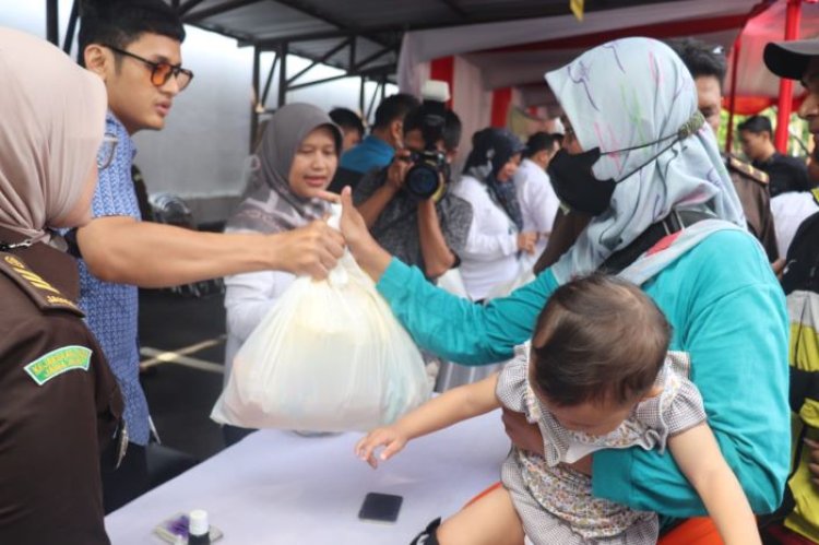 Bazar Murah Ramadan, Kejari Sumber Siapkan 500 Paket Kebutuhan Pokok dengan Harga Murah