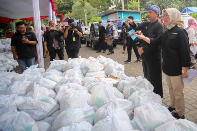 Pemkot Bandung Salurkan 8.000 Paket Sembako Bersubsidi ke 30 Kecamatan Setempat