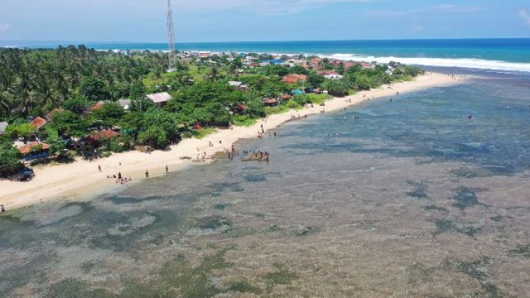 Kunjungan Wisatawan ke Pantai Sayangheulang di Garut Naik 20%