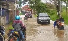 Dua Hari Dilanda Curah Hujan Tinggi, Kawasan Dayeuhkolot Kabupaten Bandung Masih Banjir