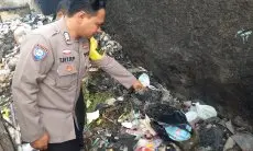 Masih Hidup, Polisi Selamatkan Bayi di Tempat Sampah Pinggir Citarum