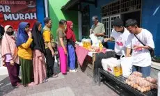 Ratusan Warga Bandung  Serbu Pasar Murah OMG Jabar