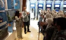 FOTO: Tingkatkan Literasi Keuangan, BCA Gelar Student Banking Tour