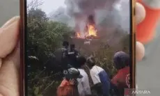 Sebuah Pesawat Terbang  Nyungsep di Perkebunan Ciwalini Kabupaten Bandung