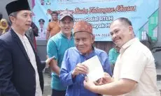 Wow, Dedie Rutin Roadshow Serahkan Bansos RTLH