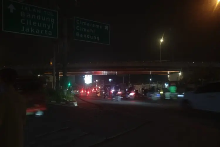Peningkatan Volume Kendaraan Arus Balik Pemudik Terjadi Minggu Malam, Kapolres Cimahi: Tidak Memicu Kemacetan yang Berarti 