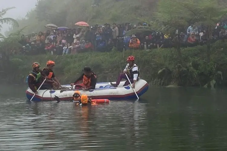 Tak Pakai Rompi Keselamatan, Dua Warga Cileunyi Tenggelam di Situ Datar Pangalengan