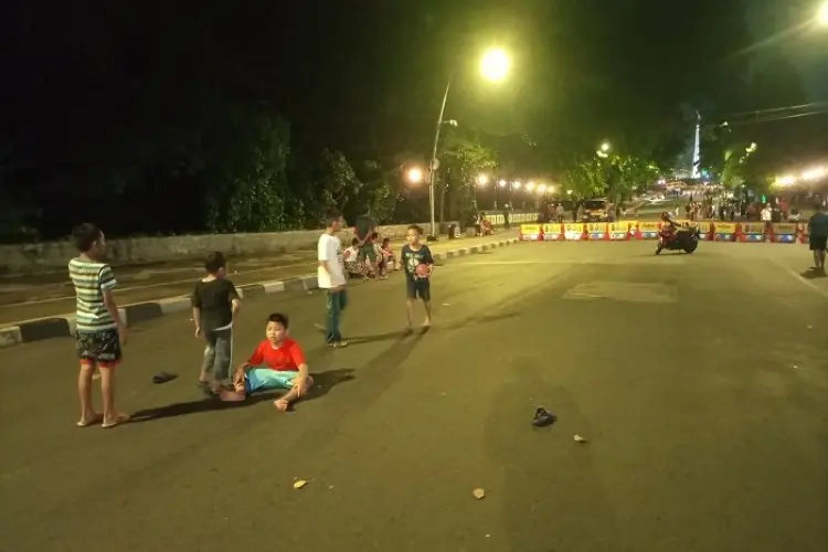 Jalan Otista Ditutup, Dimanfaatkan Warga dan Anak-anak Jadi Area Bermain