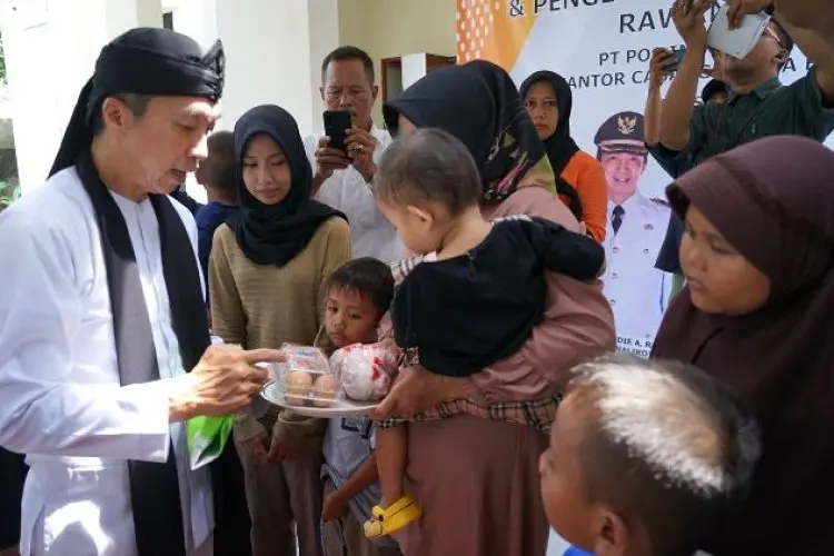 Turunkan Angka Stunting di Kota Bogor, Dedie A Rachim Bagi-bagi Telur dan Ayam 