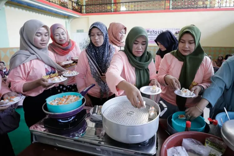 Lewat Pelatihan Membuat Dimsum, Mak Ganjar Jabar Ajak Ratusan Warga Ciptakan Peluang Usaha