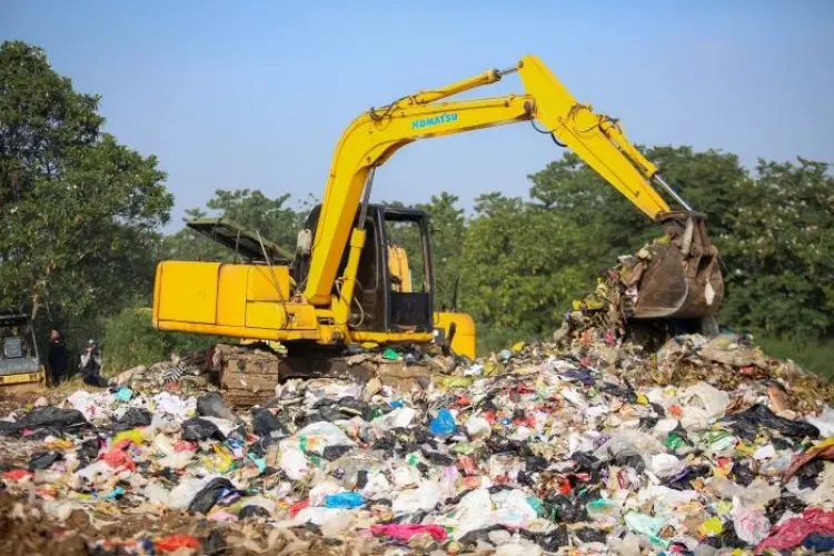 Plh Wali Kota Bandung Pastikan Operasional TPA Cicabe Hanya Sementara