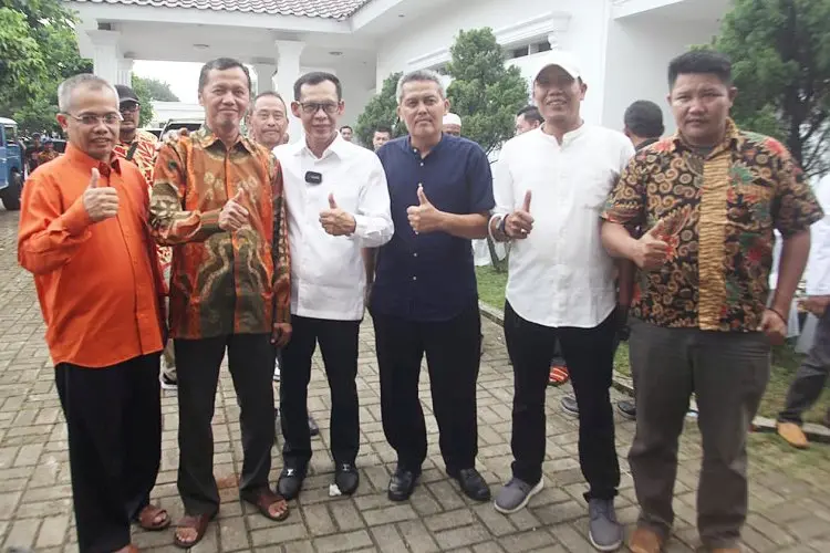 Masyarakat dan Antam Bangun Jalan Bantar Karet-Ciguha, Jaro Ade Apresiasi