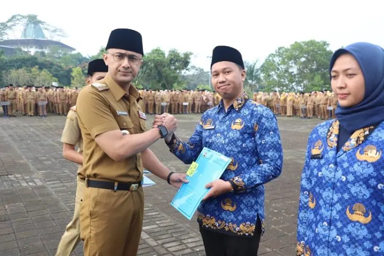 Kabar Gembira, 105 CPNS KBB Terima SK dari Hengki Kurniawan