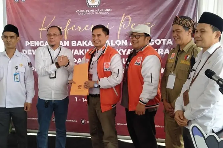 PKS Kabupaten Bandung menjadi Partai Politik Pendaftar Bacaleg Pertama ke KPU Kabupaten Bandung untuk Pemilu 2024