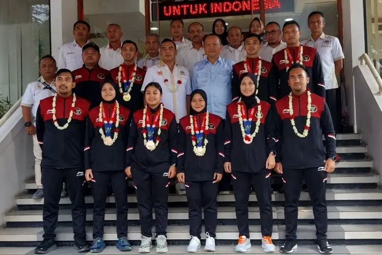 KONI Jabar Berikan Uang Motivasi Untuk Pelatih dan Atlet Hoki Indoor Jabar Peraih Medali di SEA Games 2023 Kamboja